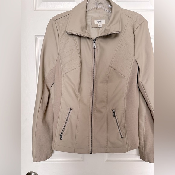 Small women’s tan faux leather jacket with cloth side detailing - Picture 4 of 6